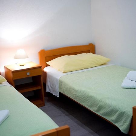 Apartments And Rooms Robi Podstrana Esterno foto