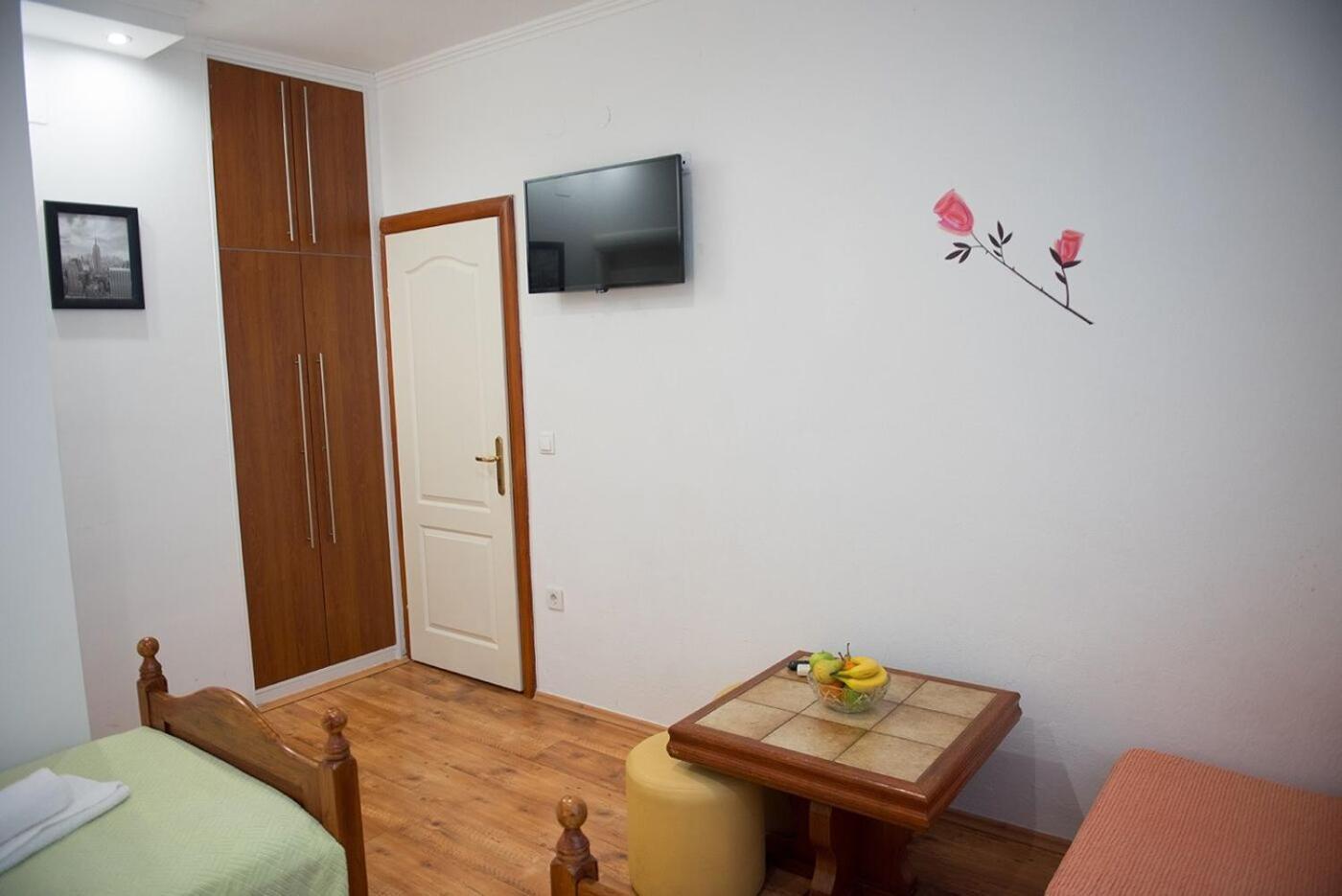 Apartments And Rooms Robi Podstrana Esterno foto