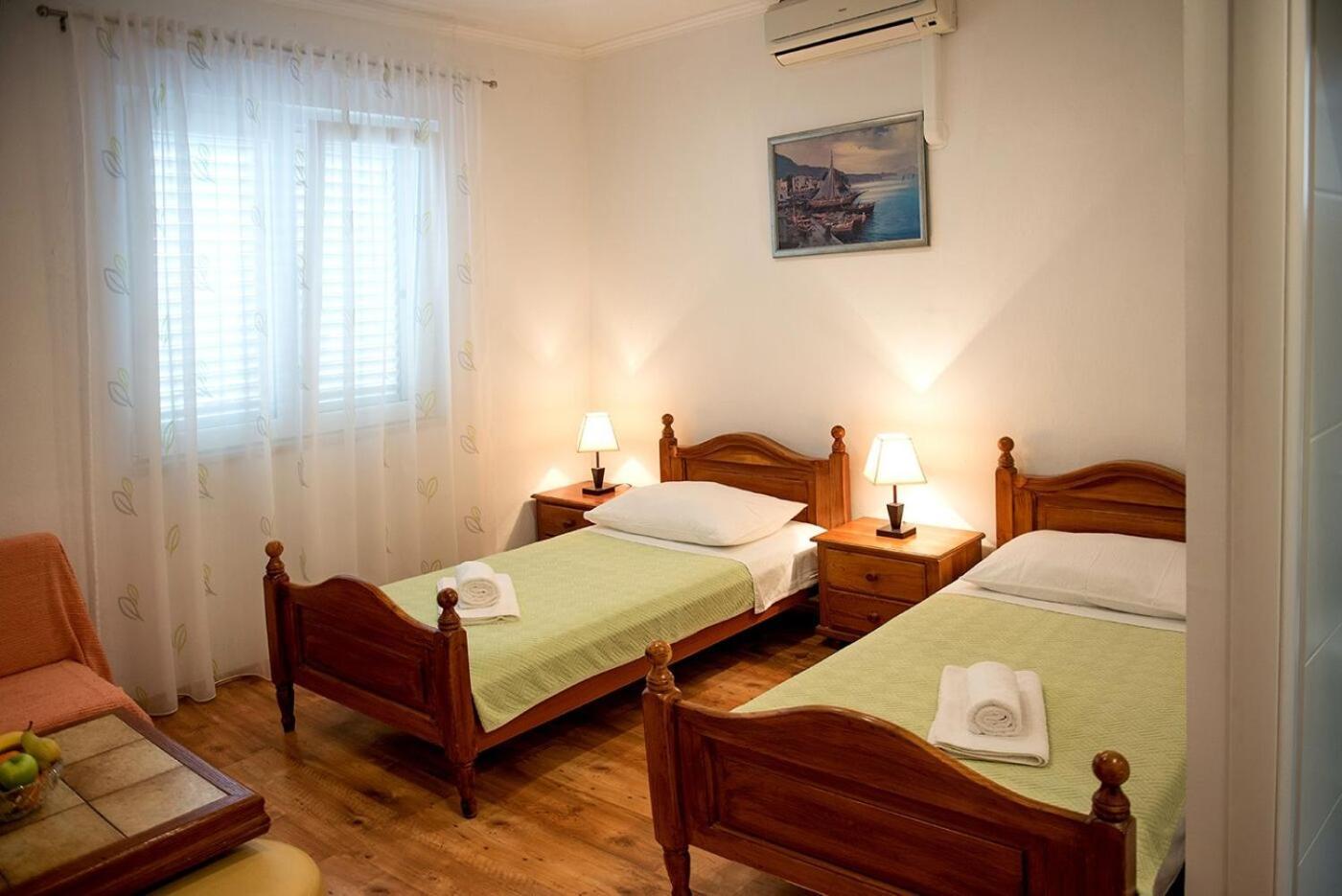 Apartments And Rooms Robi Podstrana Esterno foto