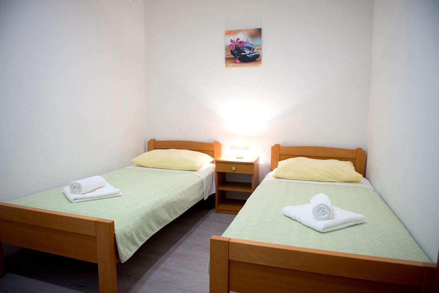 Apartments And Rooms Robi Podstrana Esterno foto